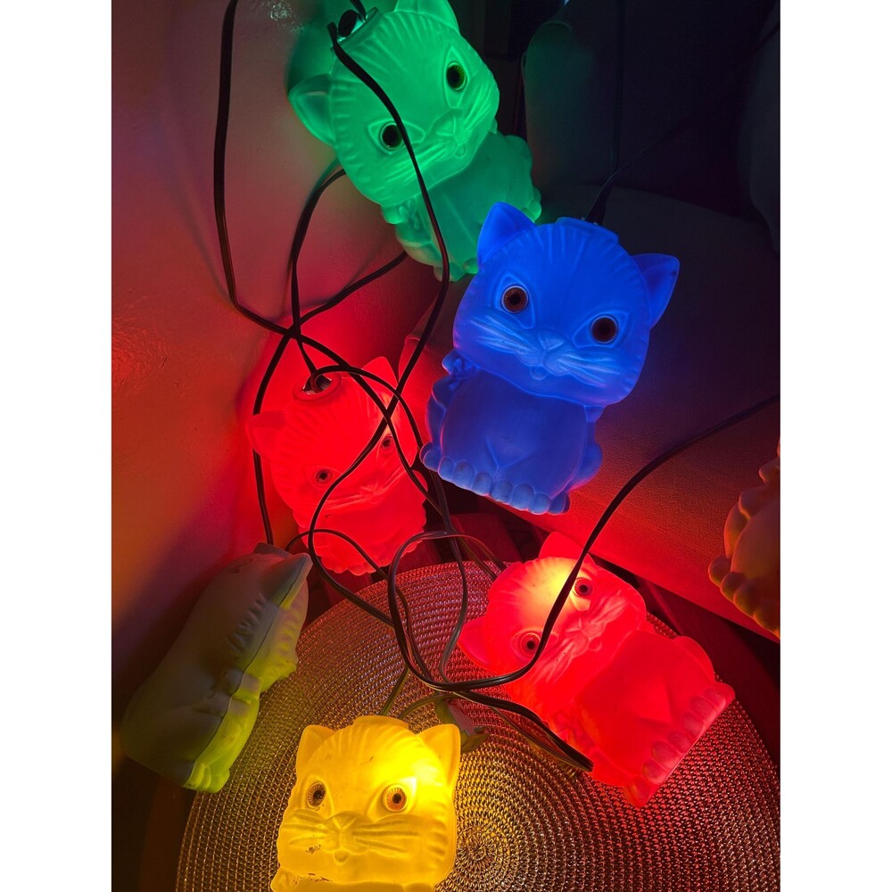 Vintage Blow Mold Cats Kitten Covers String of Lights - 15’ feet of string light